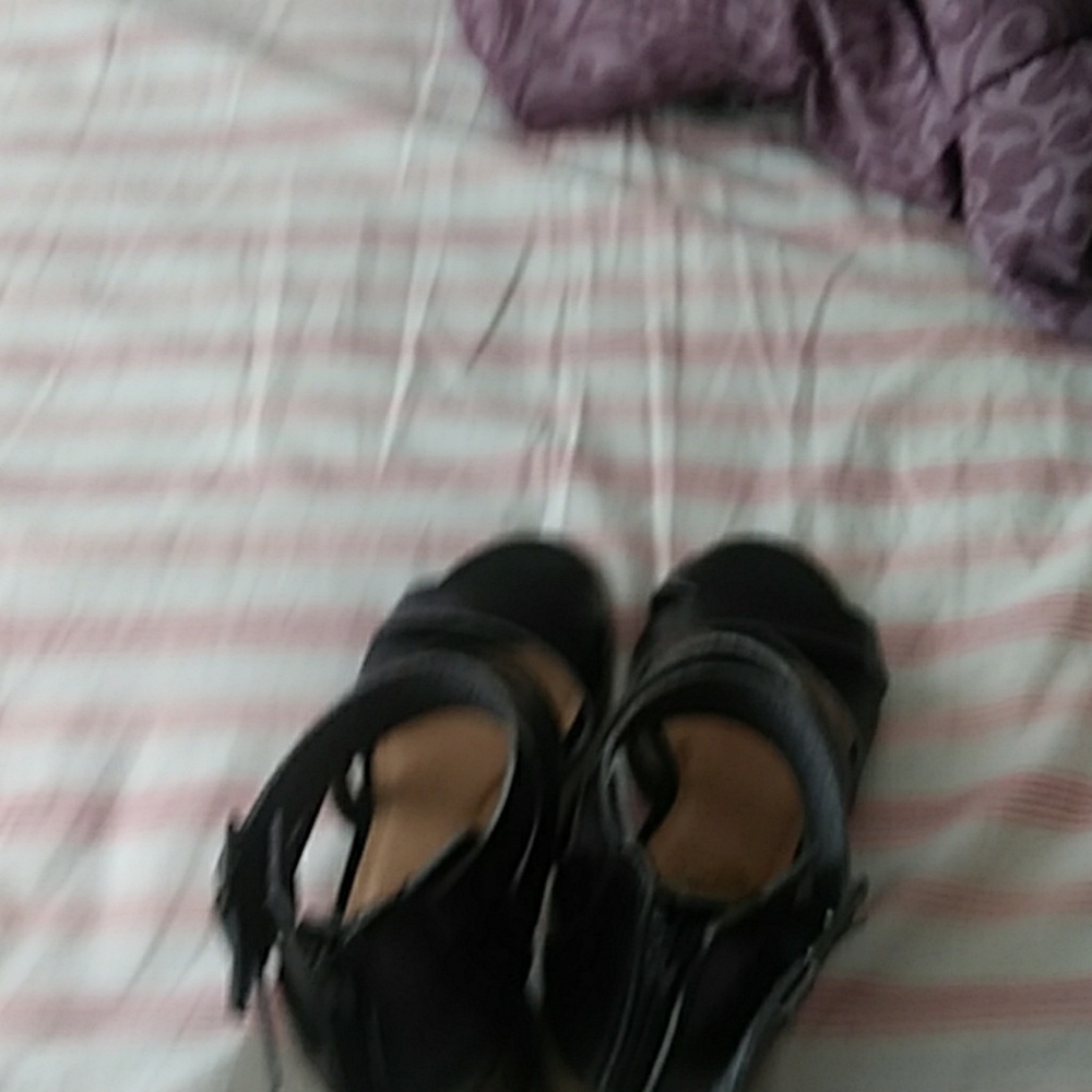 Shoes - Picture 4 of 4